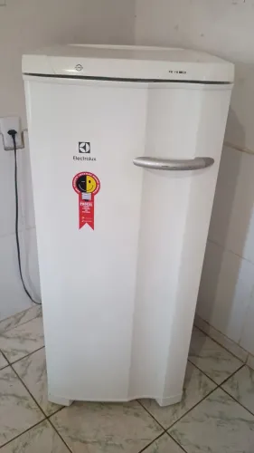 Freezer Electrolux vertical 145 litros