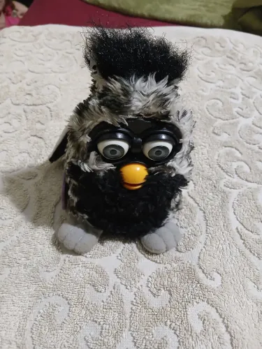 Furby 1998 de olhos verdes preto com cinza obs leia o anúncio 