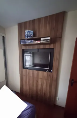 Painel de TV, parede ao teto.