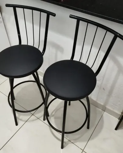 Vende se duas banquetas altas de balcao