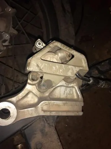 Pinca com suporte traseira da xt 660
