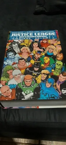 Justice League International Omnibus