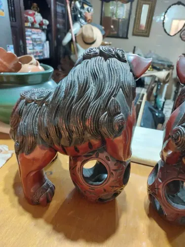 ESCULTURA ANTIGA EM MADEIRA CAÕ DE FÓ