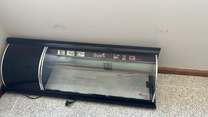 Vitrini Refrigerada Omega para sushi e doces