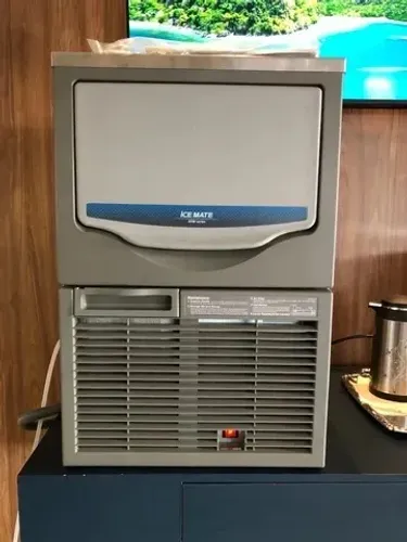 Máquina De Gelo Cubos Para Bar 45kg