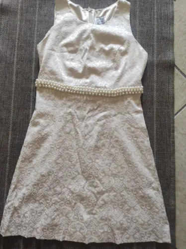 Vestido Bertaísartório P com cinto de pérolas