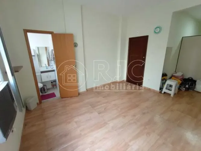 Ponto comercial/Loja/Box para venda possui 32 metros quadrados com 1 quarto