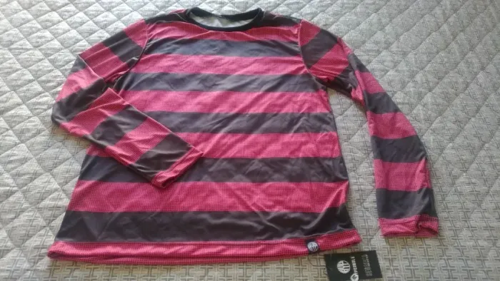 Camiseta listrada estilo Flamengo