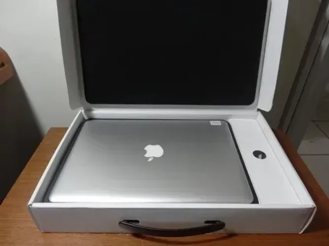 MacBook Pro 13.3 MD101BZIA (defeito na tela e placa de som)