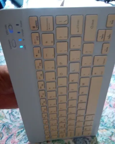Mini Teclado ultra fino Recarregável e Mouse-Bluetooth-Cor Amarelo-Layout padrão americano