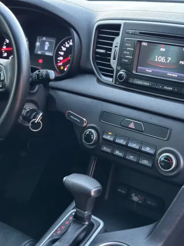 Vendo Sportage lx 2017 ou troco por carro inferior até  50 mil com volta 