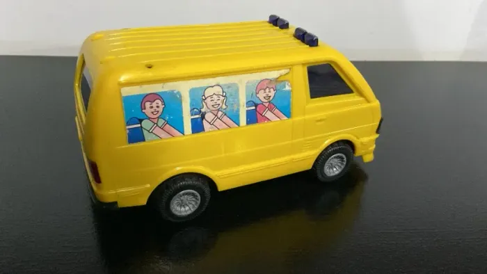 Brinquedo Furgão Van Glasslite Amarelo Anos 80 (Leia)