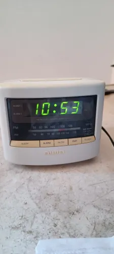 RADIO RELOGIO AIWA