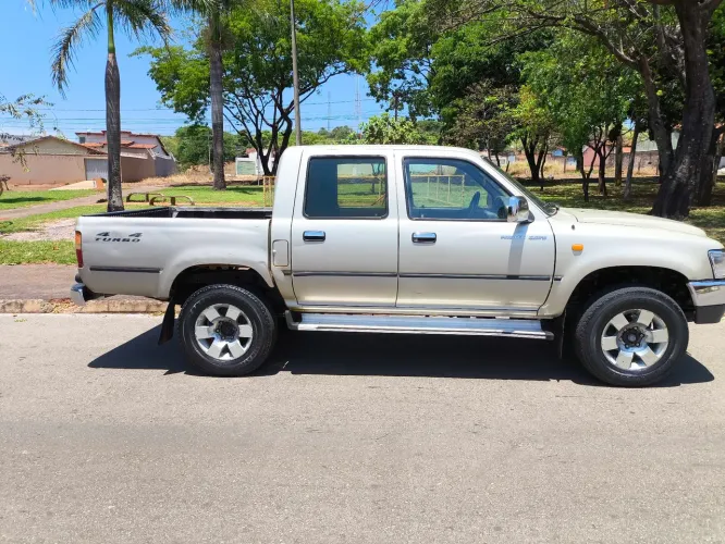 Toyota Hilux CD SRV 4X4 3.0 8V 116cv TB Diesel 2004
