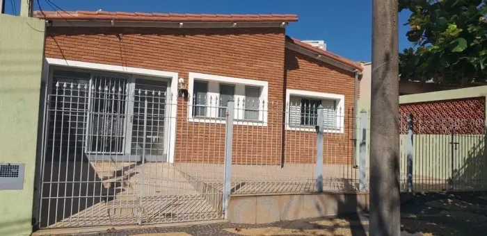 Casa com 2 Quartos e Edícula Completa no Jardim Dom Nery