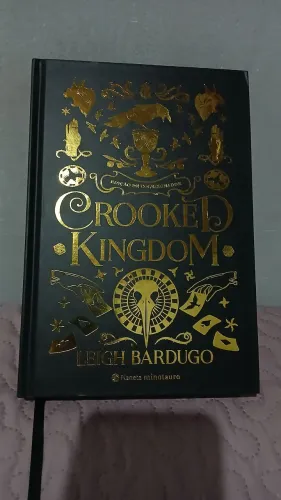Livro Crooked Kingdom (Edição de Colecionador)