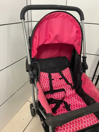 Carrinho de Bebê Rosa e Preto