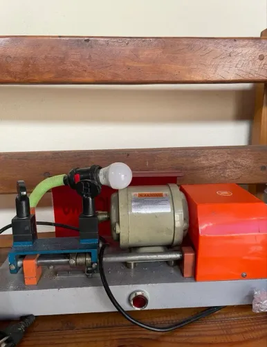 Máquina para cópia de chave 
