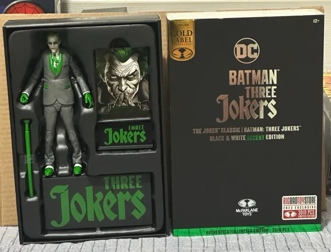 The Joker (Three Jokers) B&W Accent Edition - Exclusivo Limited Edition (McFarlane Toys)