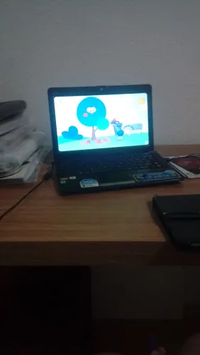 Mesa de escritório com carrinho-suporte para desktop muito nova!
