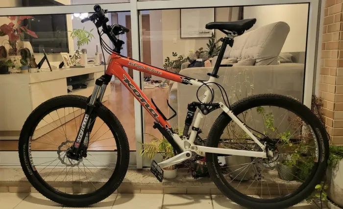 MTB Kona Kikapu Deluxe - Full Suspension clássica com upgrades - R$ 2.500