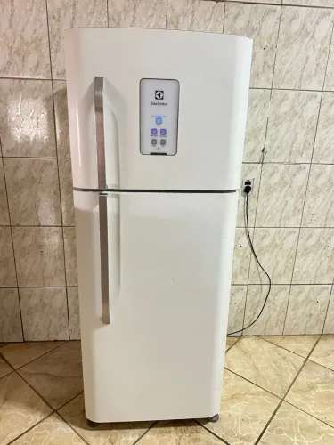 Geladeira Electrolux Frost Free 450 litros funcionando 