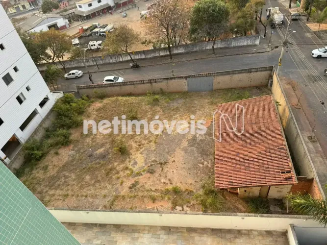 Excelente lote plano no Castelo.