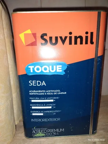 Tinta acetinada Suvinil lacrada