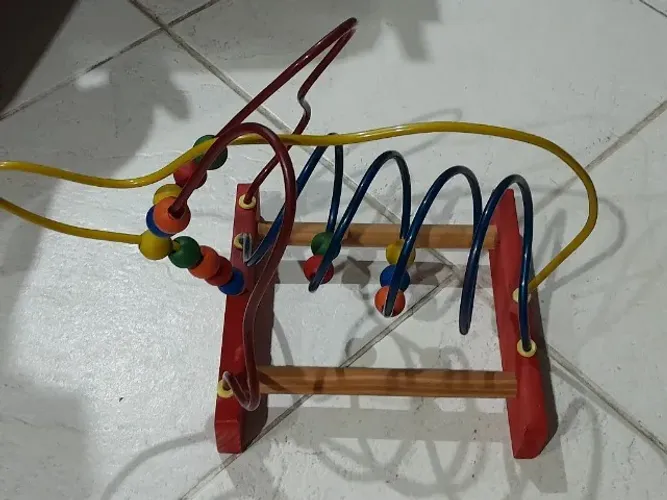 Brinquedos educativos de madeira aramado coordenacao motora infantil