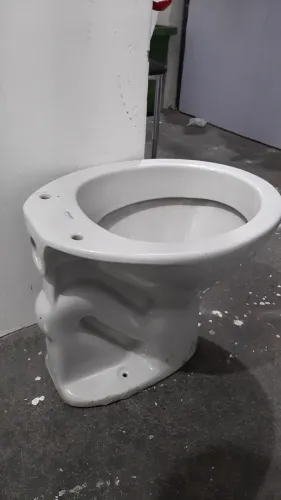 Bacia sanitária em ótimo estado de conservação 