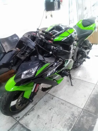 ZX-10R (Batida Frontal - Sem leilão)