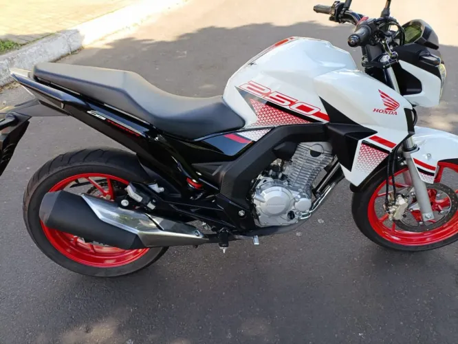 Twister  22/22 a mais zero,único dono sem detalhes.