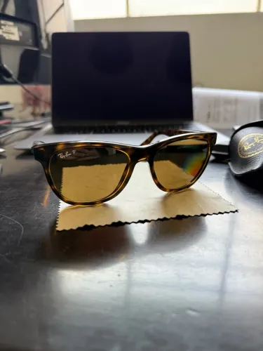 Óculos de Sol Ray-Ban polarizado RB4184