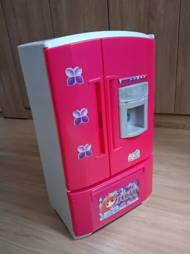 Vendo Geladeira 2 Portas de Brinquedo em Excelente Estado