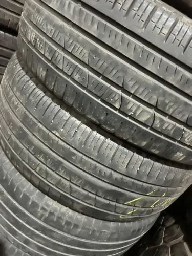Pneu Pirelli 235/60/16 80 % vida útil