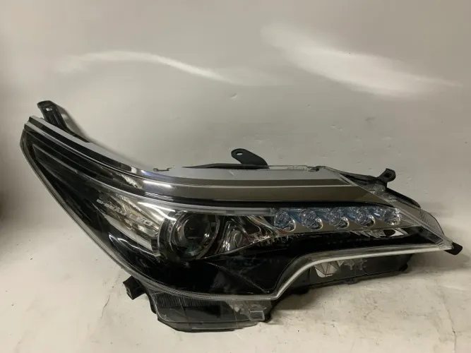 Farol Hilux Sw4 Led elétrico direito restaurado 