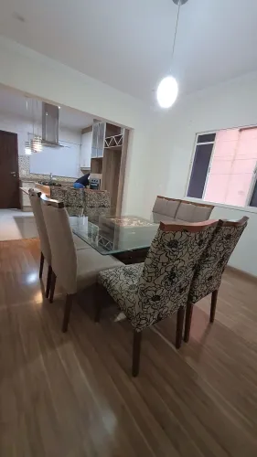 Conjunto de Mesa de Jantar com Tampo de Vidro + 8 Cadeiras