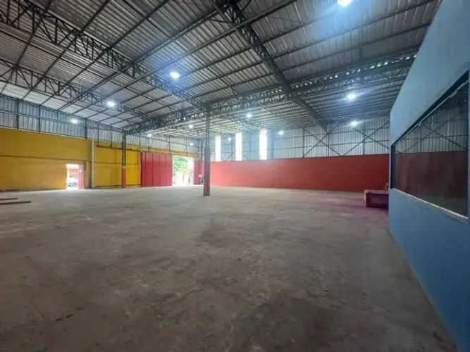 Excelente Galpão 675m² para Aluguel ou Venda / Localização Privilegiada no Novo Aleixo