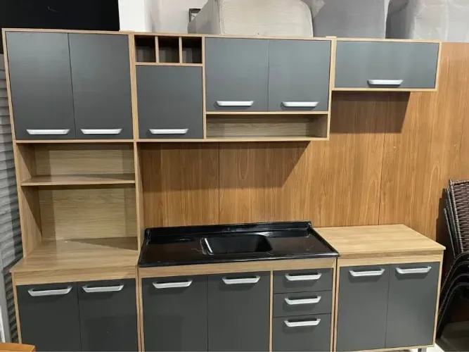 Cozinha modulada peças podem ser invertidas de lado.
