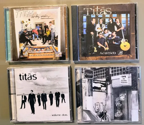 4 CDS ORIGINAIS DOS TITÃS