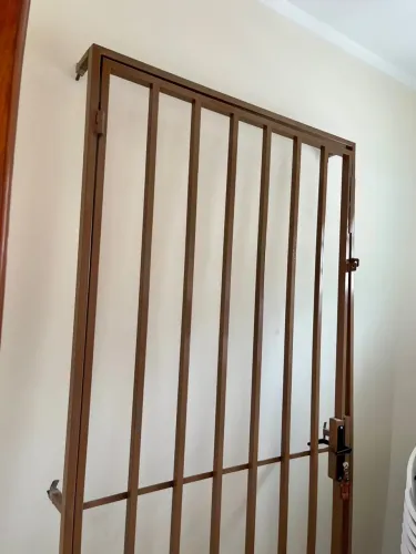 Portão de ferro com fechadura - Pronto para instalar