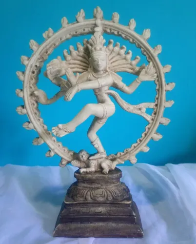 Escultura de Shiva na roda de fogo em resina 