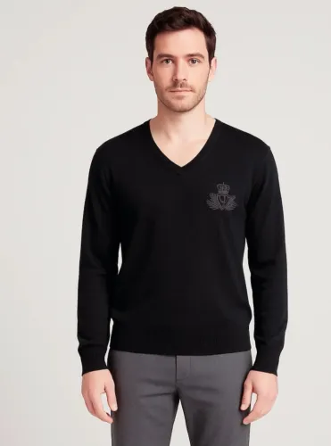 Suéter V-Neck Masculino Preto com Detalhe no Peito