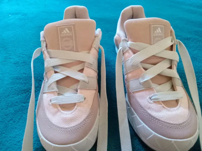 Tênis Adidas 
