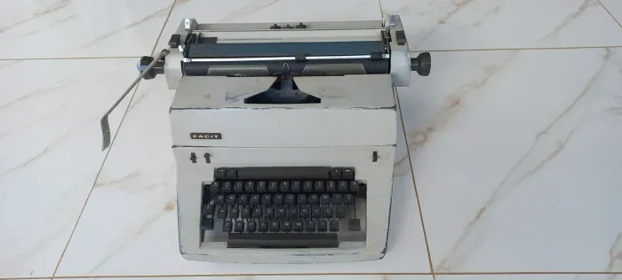Máquina escrever Facit