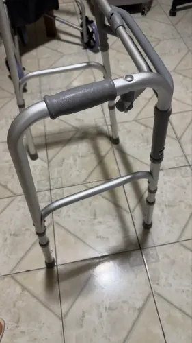 Andador dobrável