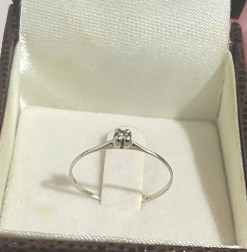 Vendo Anel Solitário Ouro Branco e Diamante