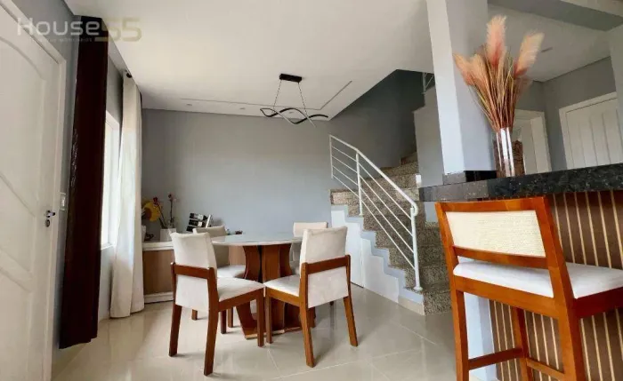 Sobrado com 2 quartos no bairro Xaxim - Em Condomínio Fechado