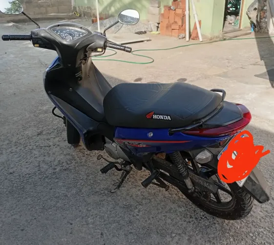 Honda biz bem conservada