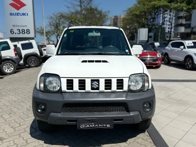 Suzuki Jimny - Letícia